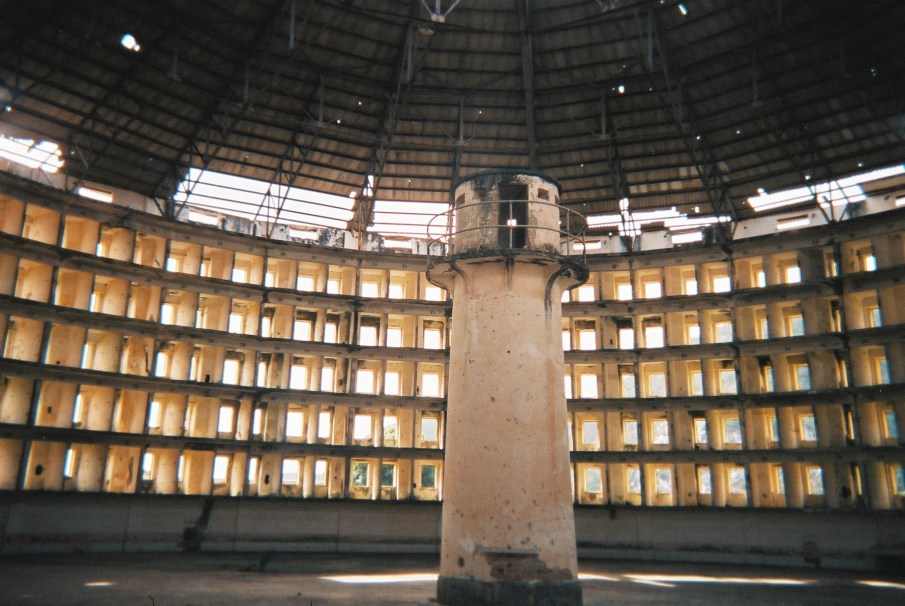 L’architecture panoptique: le cas d’une prison cubaine